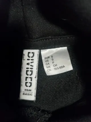 Camiseta corta con capucha sin mangas