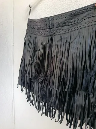 Minifalda piel y flecos