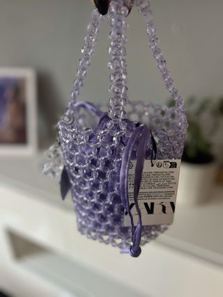 Mini bolso de abalorios morado Zara