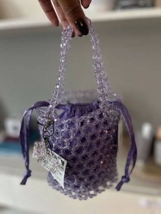 Mini bolso de abalorios morado Zara