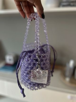 Mini bolso de abalorios morado Zara