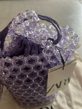 Mini bolso de abalorios morado Zara