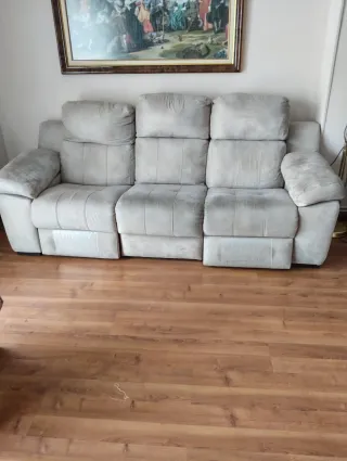 Divano a 3 posti e poltrone elettriche