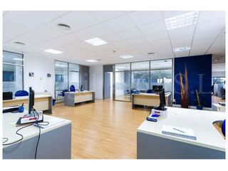 Oficina en alquiler en Huerta del Pilar en Sevilla