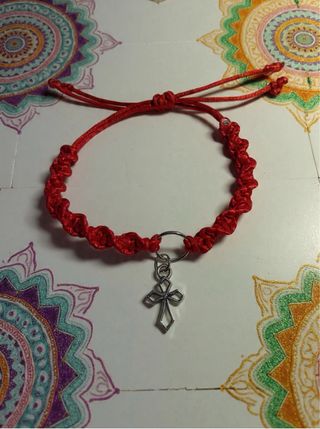 Pulsera hilo rojo con cruz plata artesana