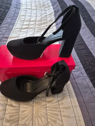 Zapatos de fiesta negros con plataforma