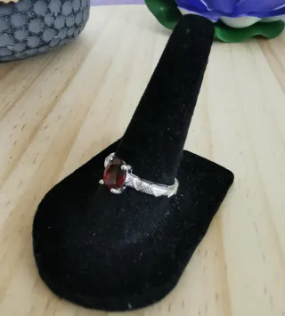 Anillo Rubí Natural, tamaño ajustable.