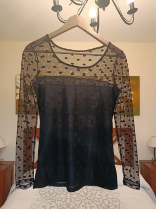 Blusas Blanco Animal Print y Negro Encaje