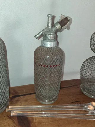 3 Sifones antiguos de vidrio y metal