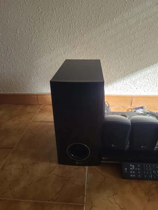 Home Cinema LG DVD Altavoces y Subwoofer