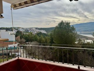 Piso en venta en Iznájar