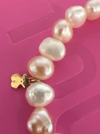 Pulsera perlas nacaradas y osito Tous oro