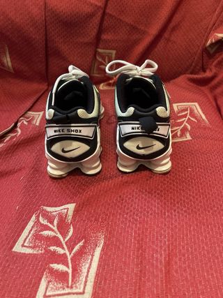 Zapatillas Nike Shox Negras y Amarillas