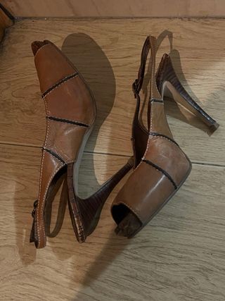 Tacones marrones talla 39.