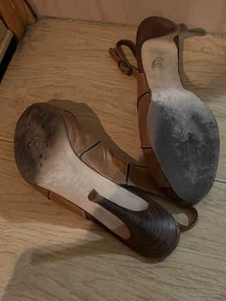 Tacones marrones talla 39.