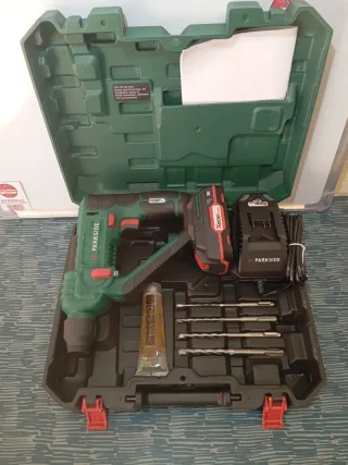 Taladro martillo percutor Parkside con maletín