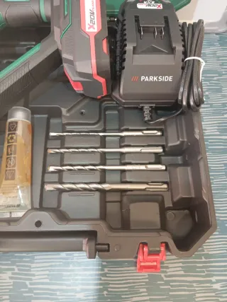 Taladro martillo percutor Parkside con maletín