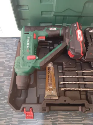 Taladro martillo percutor Parkside con maletín