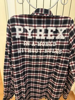 Camicia da donna Pirex a quadri con strappi ad hoc