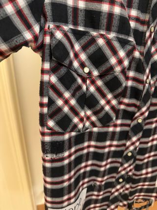 Camicia da donna Pirex a quadri con strappi ad hoc