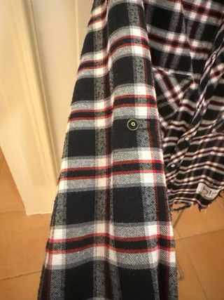 Camicia da donna Pirex a quadri con strappi ad hoc