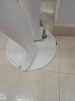 Maniquíes niño y niña blancos