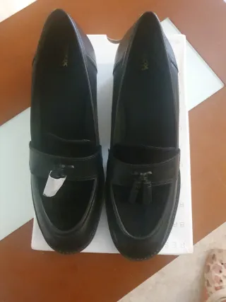 Mocasines de tacón ancho Geox, color negro, núm 41