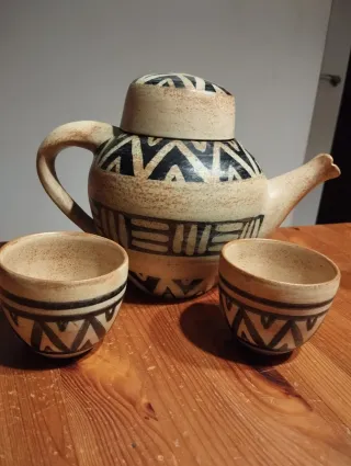 Tetera artesana y 2 vasos
