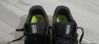 Zapatillas deportivas Nike negras y blancas