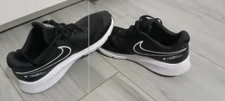 Zapatillas deportivas Nike negras y blancas