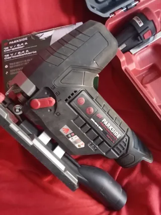 Sierra de calar a batería.Incluyo cargador+bateria