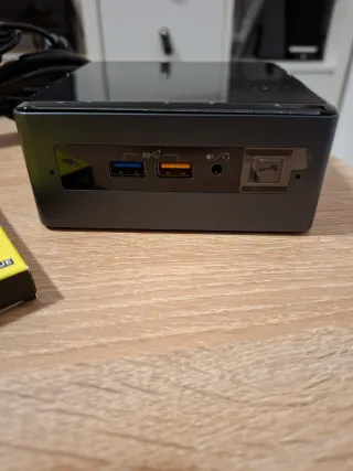 Intel NUC i3 gen.8