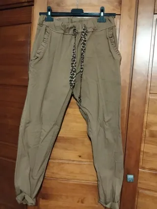 Pantalón jogger camel con cordones