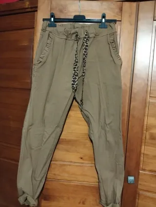 Pantalón jogger camel con cordones