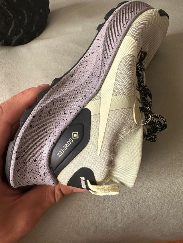 Zapatillas Nike Trail Running Beige/Morado