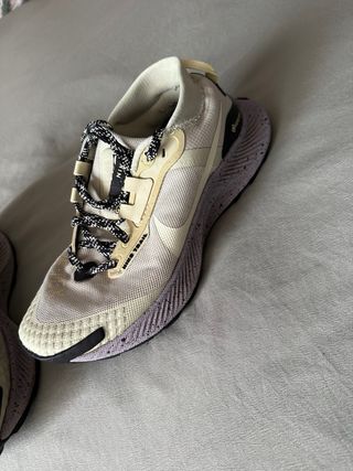 Zapatillas Nike Trail Running Beige/Morado