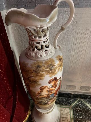 Conjunto dos jarrones cerámica antiguo con escena