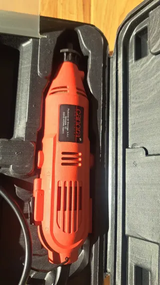 Multiherramienta eléctrica con accesorios