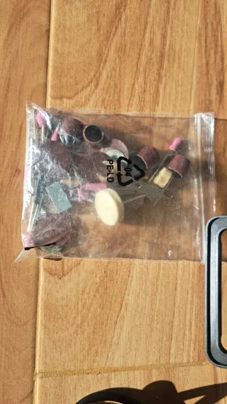 Multiherramienta eléctrica con accesorios