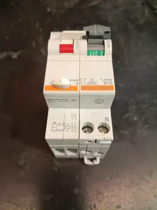 Interruttore Merlin Gerin C16 230V 30mA