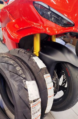 Pareja Neumáticos Bridgestone Battlax S21