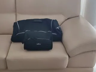 Bolsa de viaje y neceser negro