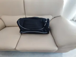 Bolsa de viaje y neceser negro