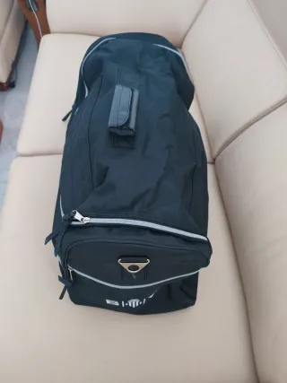 Bolsa de viaje y neceser negro