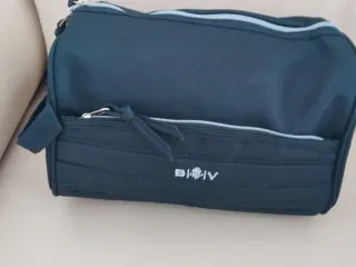 Bolsa de viaje y neceser negro
