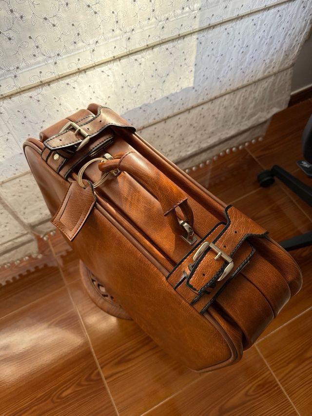 Valigia in pelle antica