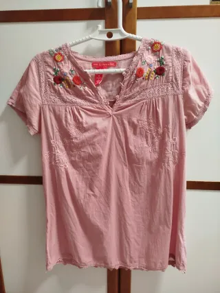 Camisa rosa bordada manga corta