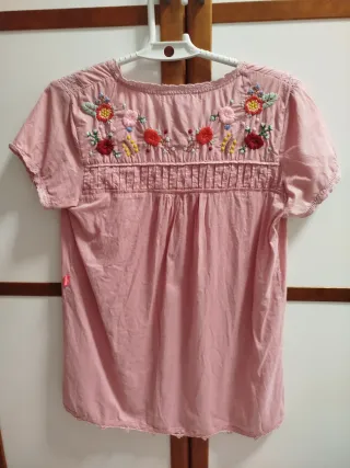 Camisa rosa bordada manga corta