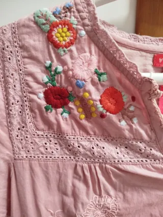 Camisa rosa bordada manga corta