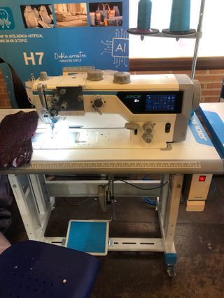 Venta y Reparacion de maquinaria textil.